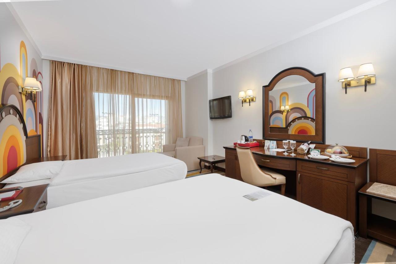 Megasaray Westbeach Antalya Luaran gambar A room at the hotel
